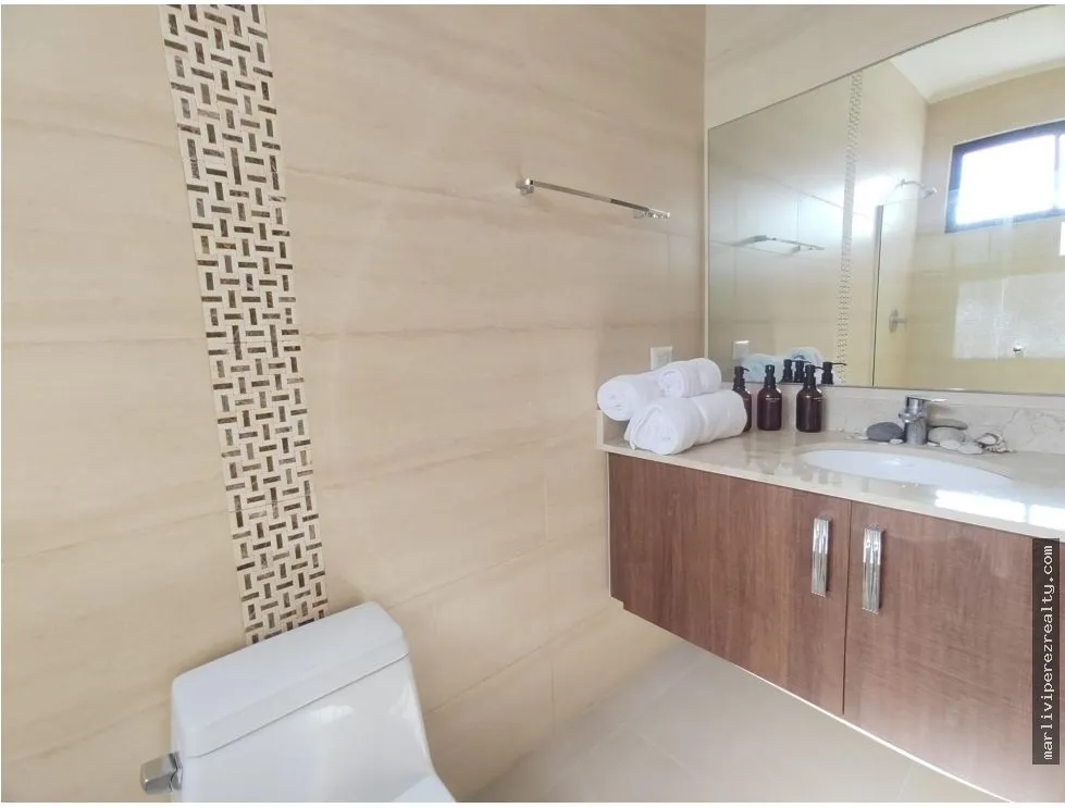 Venta de apartamento amoblado con vista al mar y club