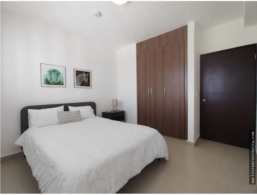 Venta de apartamento amoblado con vista al mar y club