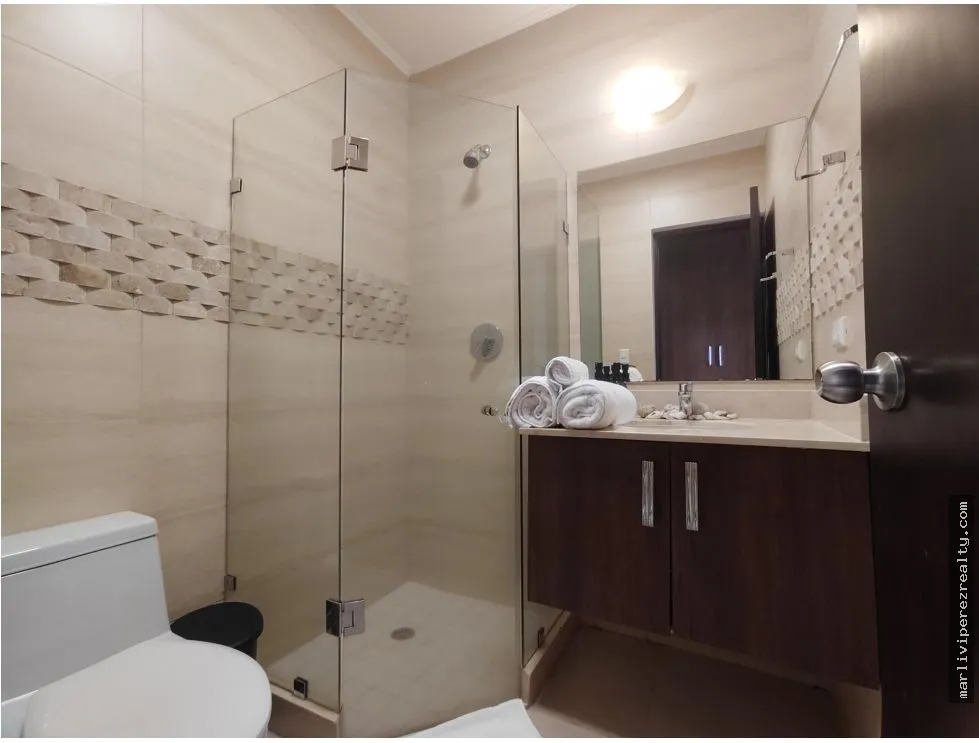 Venta de apartamento amoblado con vista al mar y club