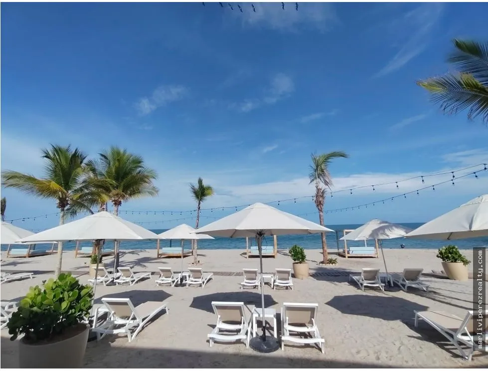 Venta de apartamento amoblado con vista al mar y club