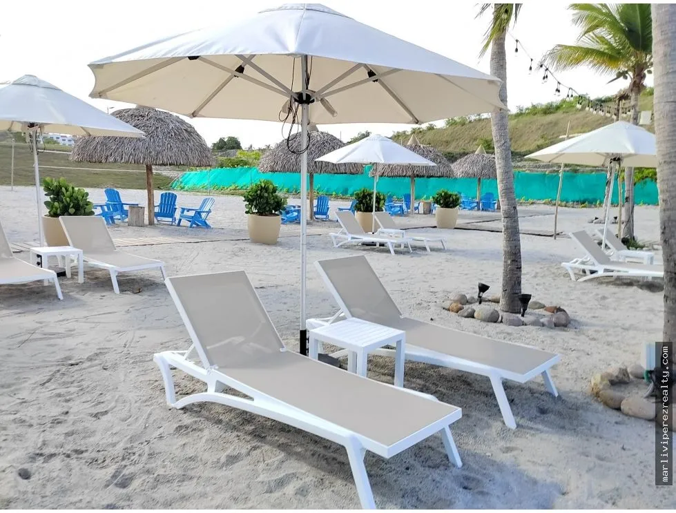 Venta de apartamento amoblado con vista al mar y club