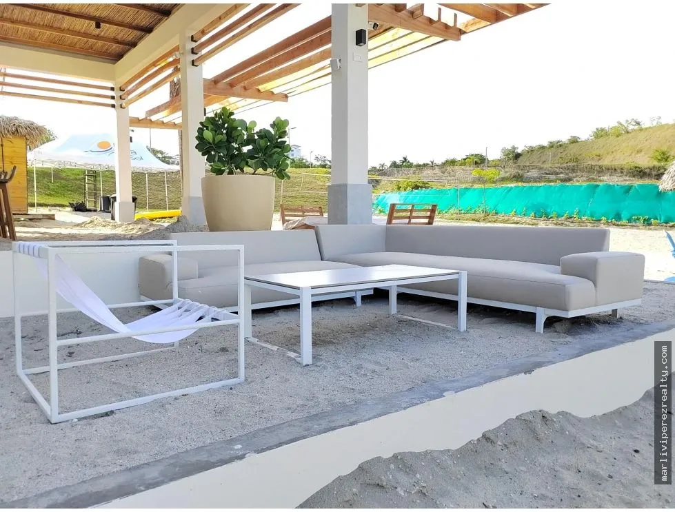 Venta de apartamento amoblado con vista al mar y club