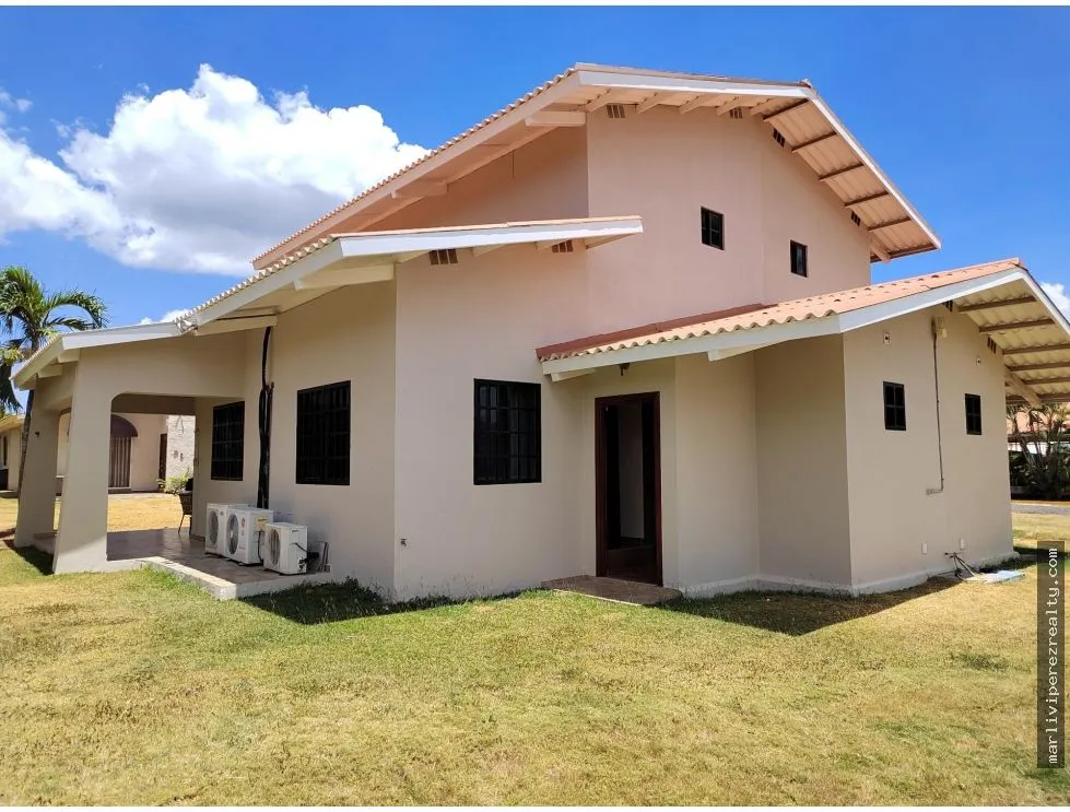 House Sale on the Road to Punta Chame. 1.8km from the Inter-American Highway