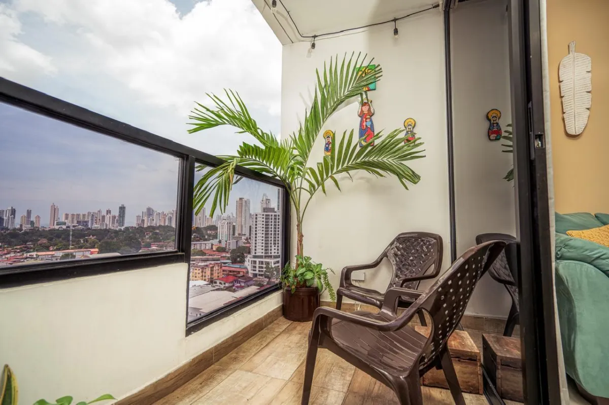Apartamento en venta, de solo 7 años de antigüedad, con hipoteca