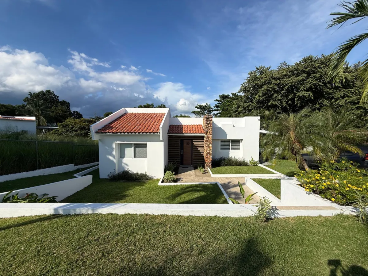 Casa privada con piscina y amplio terreno en Coronado