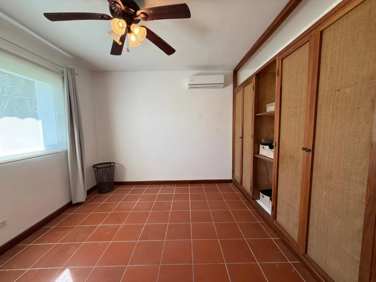 Casa privada con piscina y amplio terreno en Coronado