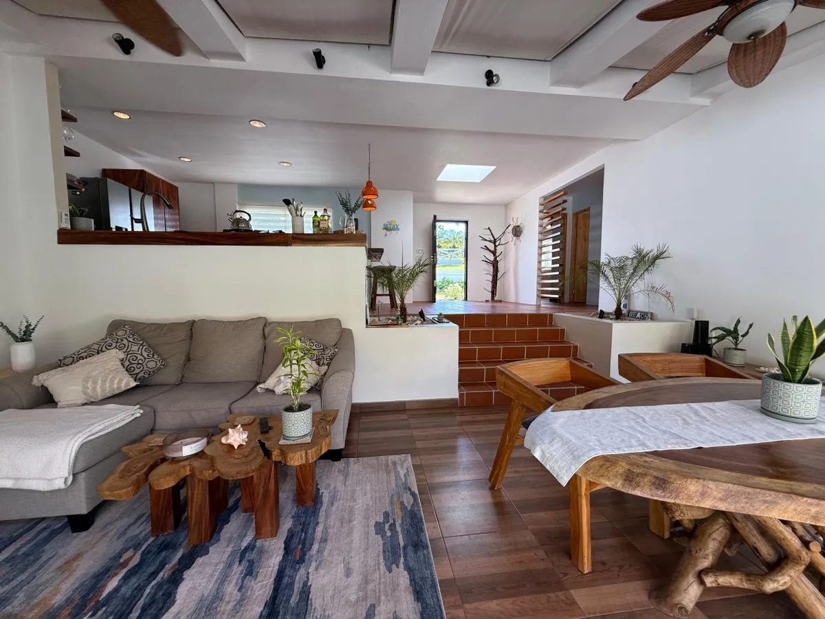 Casa privada con piscina y amplio terreno en Coronado