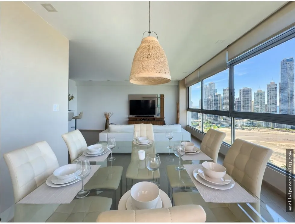 Alquiler de Apartamento frente al mar Av. Balboa