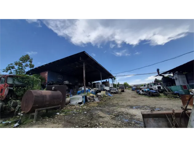 Commercial/Industrial Land with Warehouse C2 Zoning, Las Mañanitas – 4,568 m²