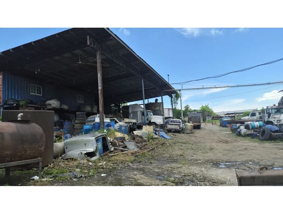 Terreno con Galera Comercial/Industrial C2, Las Mañanitas – 4,568 m²