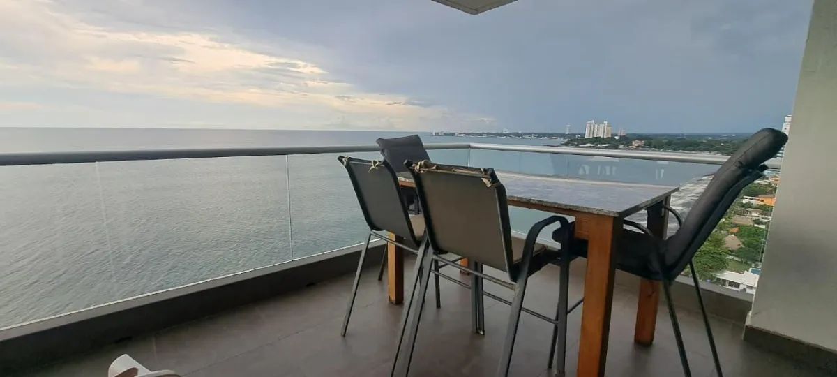 174 m² High-Floor Beachfront Condo at PH Biltmore