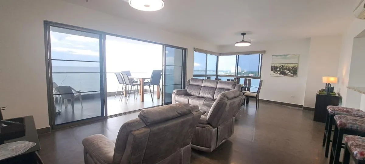 174 m² High-Floor Beachfront Condo at PH Biltmore