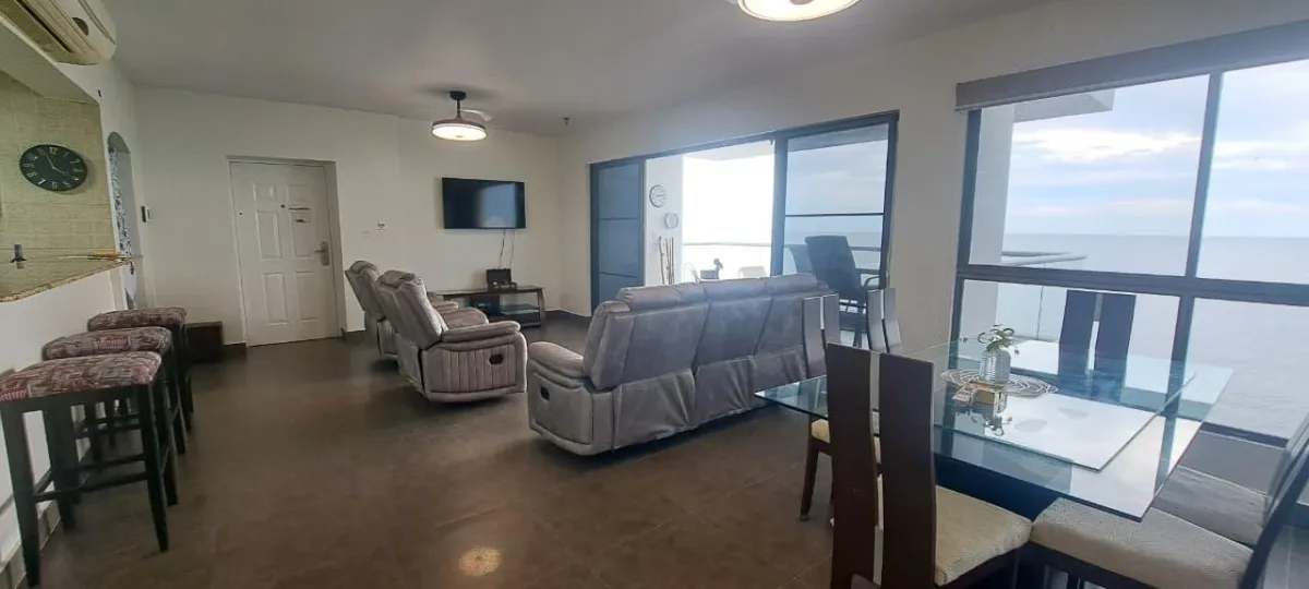 174 m² High-Floor Beachfront Condo at PH Biltmore