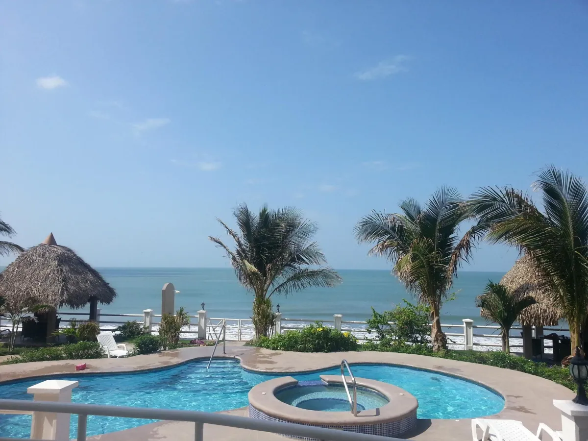174 m² High-Floor Beachfront Condo at PH Biltmore