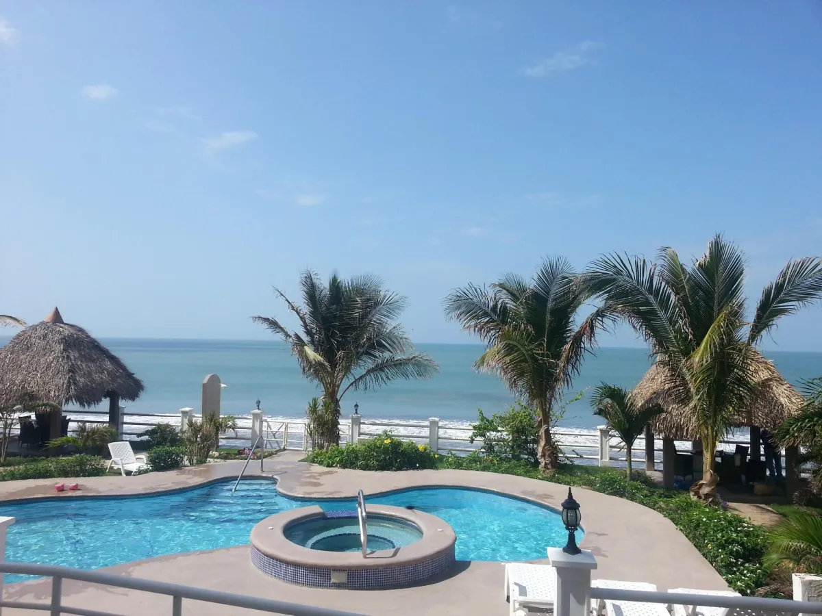 174 m² High-Floor Beachfront Condo at PH Biltmore