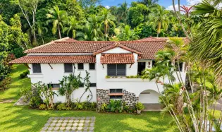 A Hidden Gem in Las Cumbres | 3,433 m², Panoramic