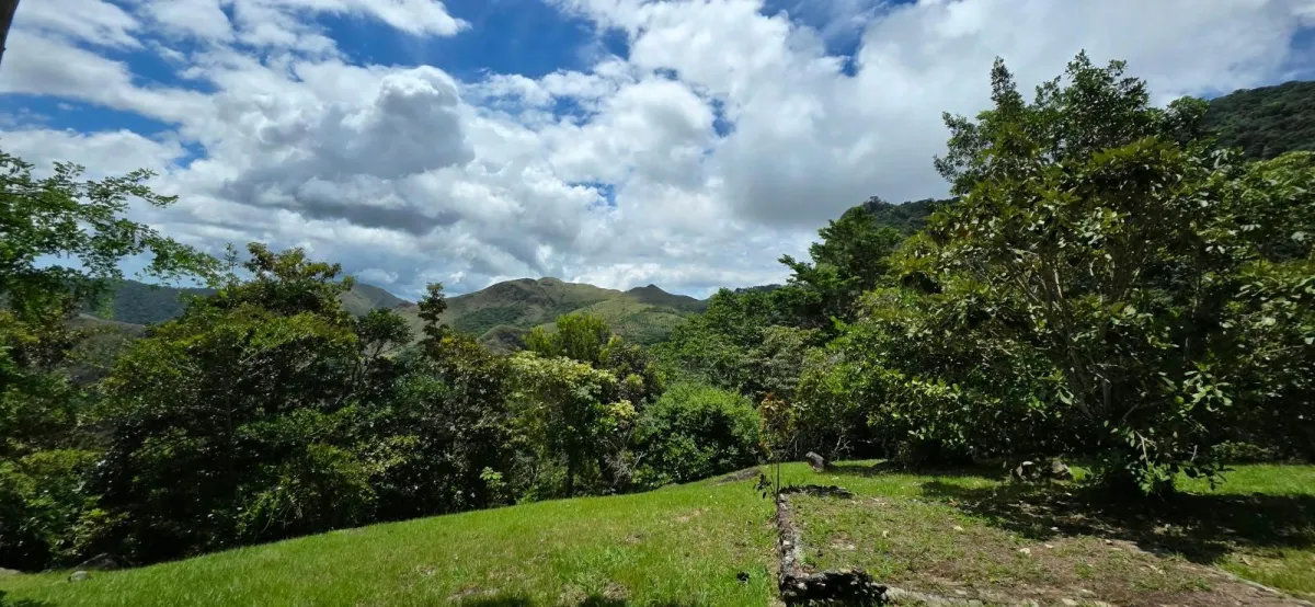 MOUNTAIN LOT, WIDE VIEWS OF THE SEA AND MOUNTAINS
