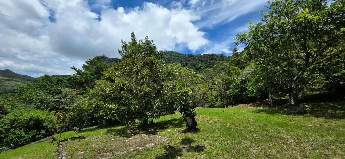 MOUNTAIN LOT, WIDE VIEWS OF THE SEA AND MOUNTAINS