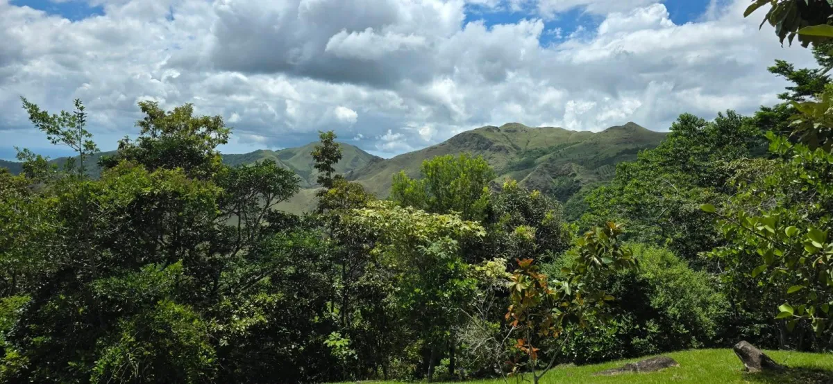 MOUNTAIN LOT, WIDE VIEWS OF THE SEA AND MOUNTAINS