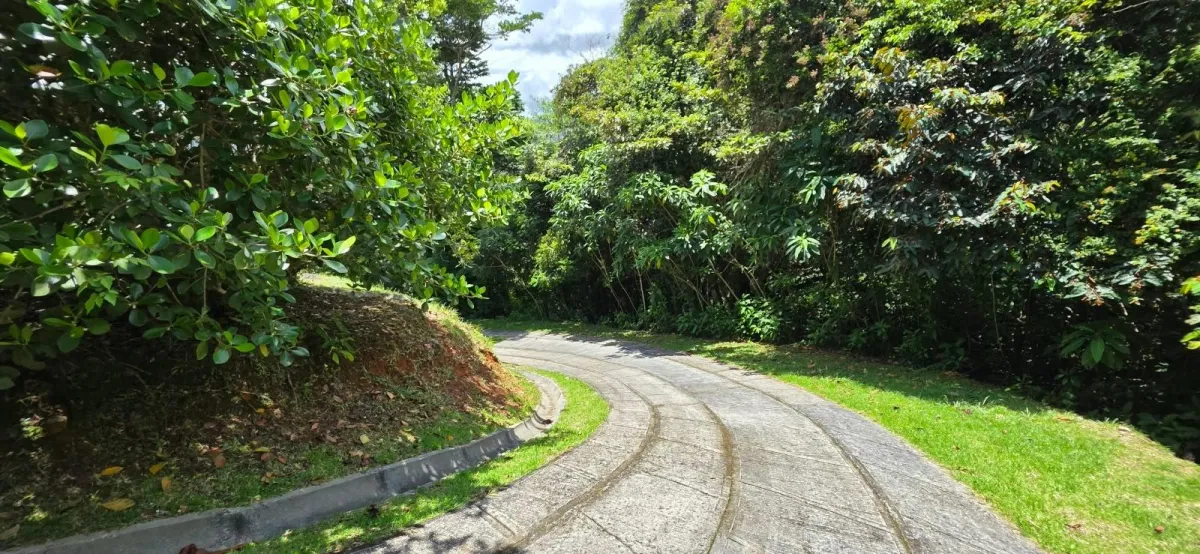 MOUNTAIN LOT, WIDE VIEWS OF THE SEA AND MOUNTAINS