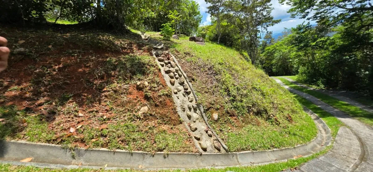 MOUNTAIN LOT, WIDE VIEWS OF THE SEA AND MOUNTAINS