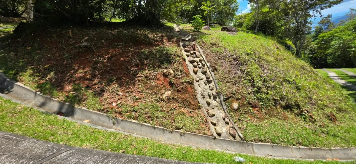 MOUNTAIN LOT, WIDE VIEWS OF THE SEA AND MOUNTAINS