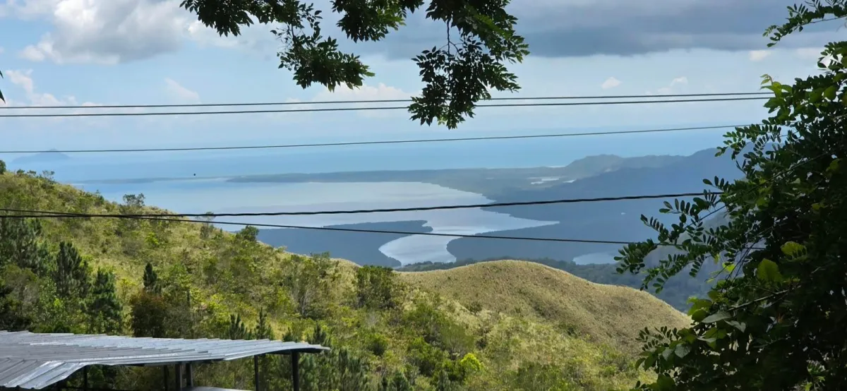 MOUNTAIN LOT, WIDE VIEWS OF THE SEA AND MOUNTAINS