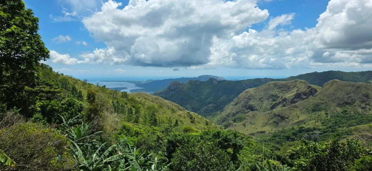 MOUNTAIN LOT, WIDE VIEWS OF THE SEA AND MOUNTAINS