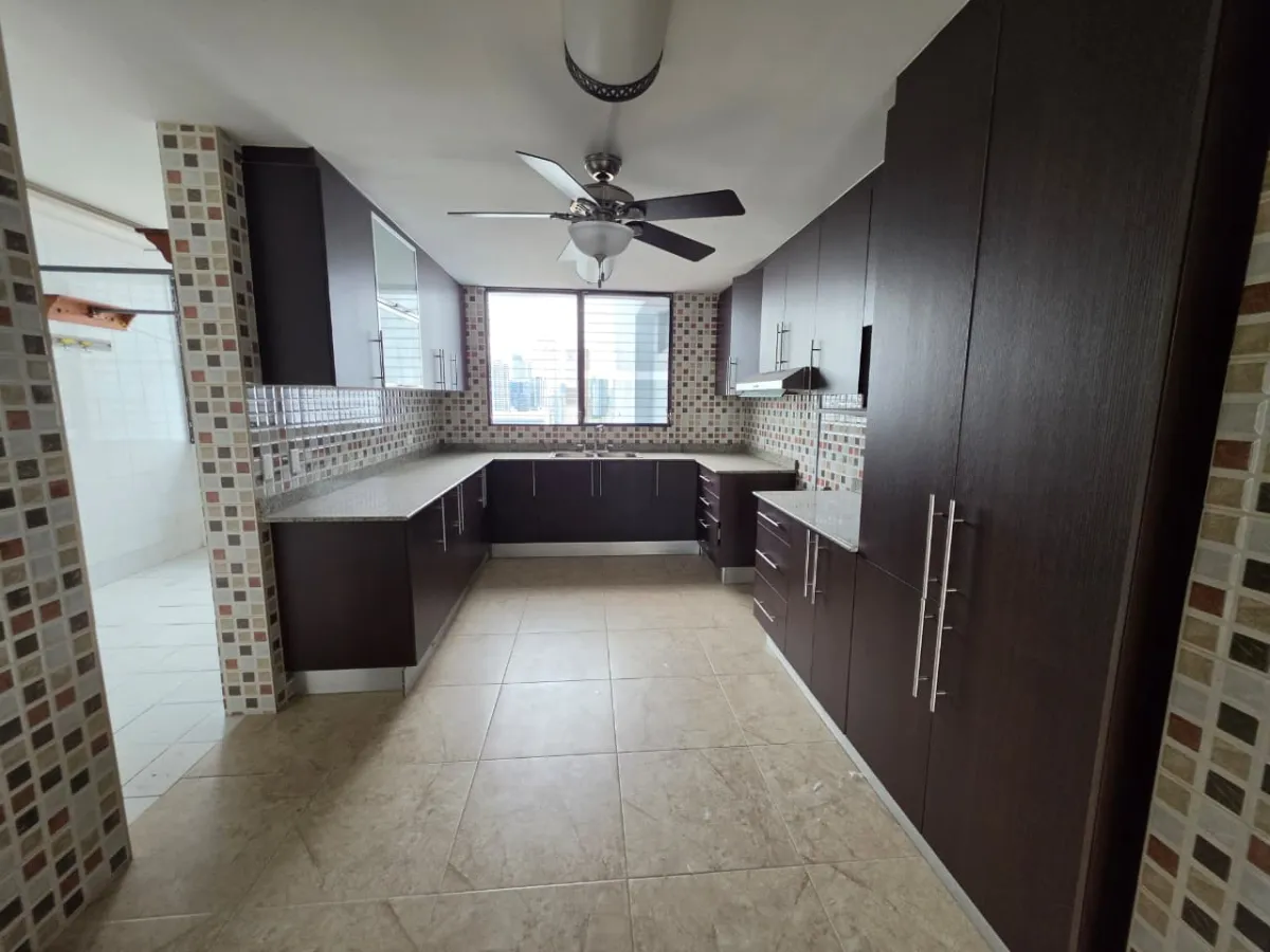 Venta de apartamento en PH Marbella Tower II, Bella Vista