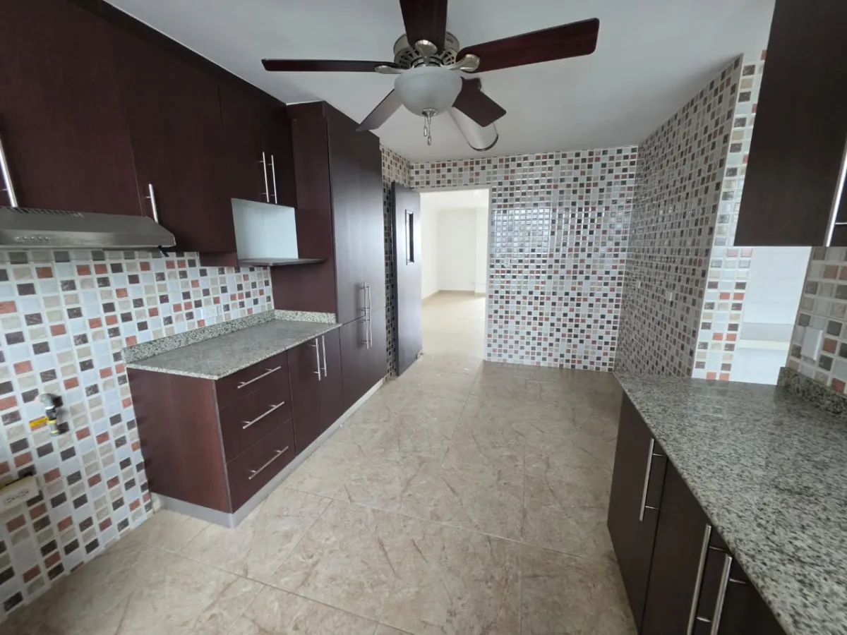 Venta de apartamento en PH Marbella Tower II, Bella Vista