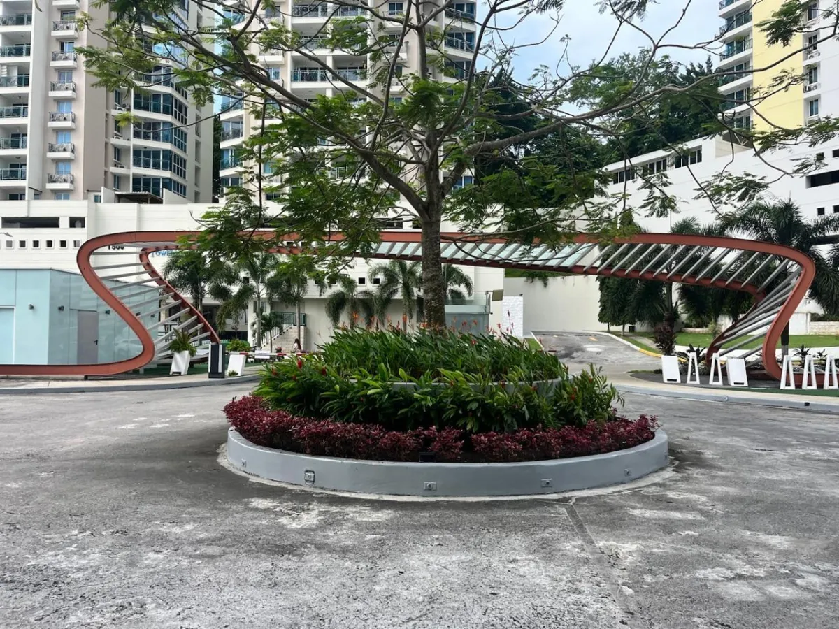 Bank sells PH PACIFIC PARK TOWER, EDISON PARK