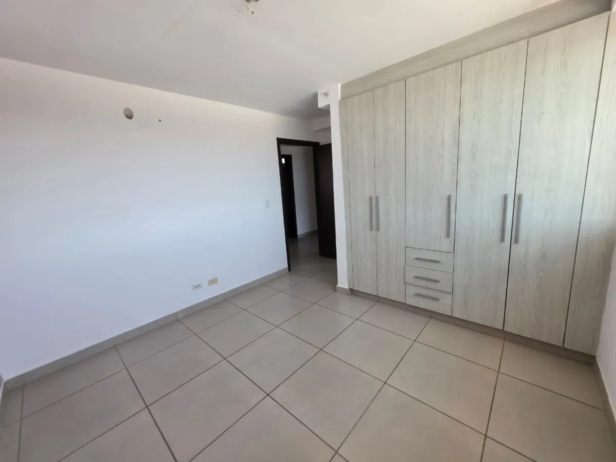 квартира в Condado del Rey на продажу