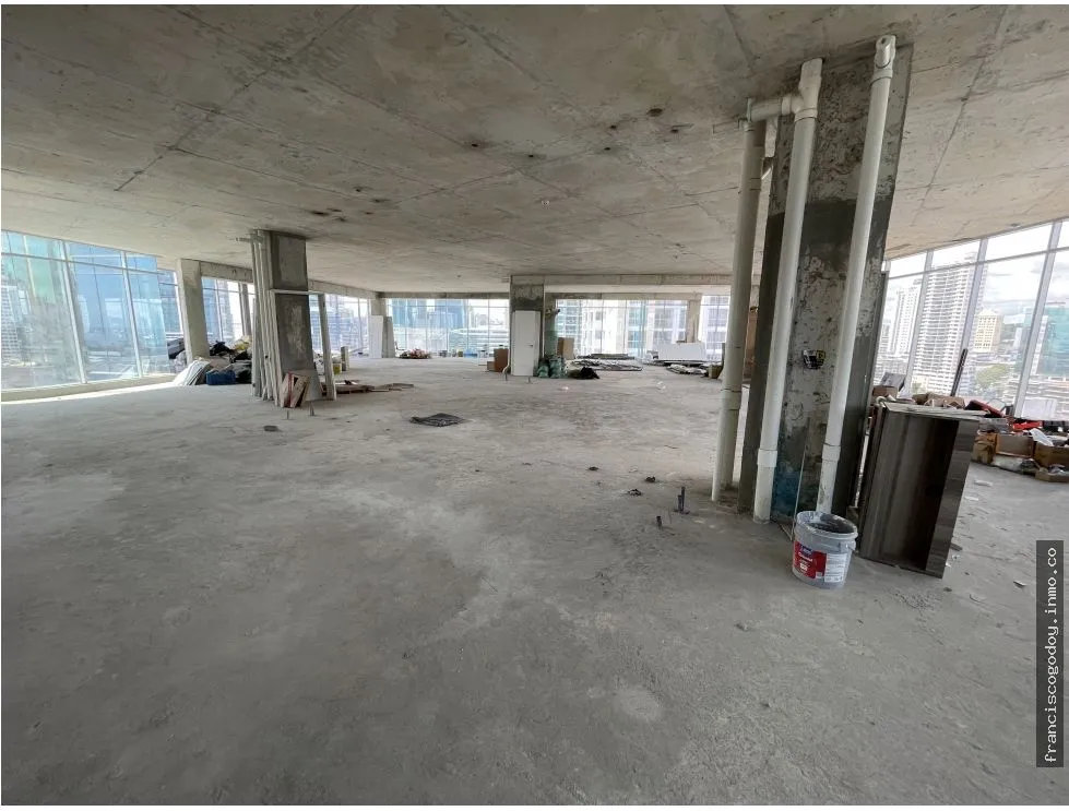 COMMERCIAL SPACE / OFFICES FOR SALE - VIA BRAZIL
