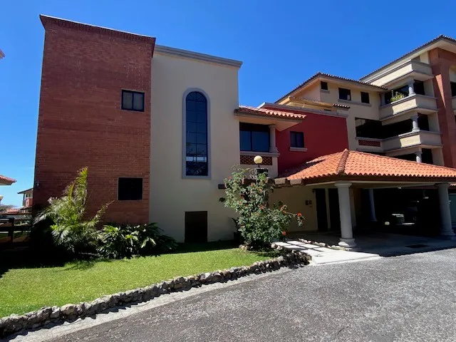 Furnished Home in Boquete Country Club – Mountain View (282 m²)