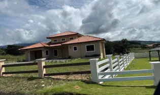 Hacienda-Style Home in Boquete Country Club – 200 m² with a Huge 1,704 m² Lot and Loft