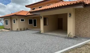 Hacienda-Style Home in Boquete Country Club – 180 m² Construction, Huge 1,704 m² Lot – Furnished