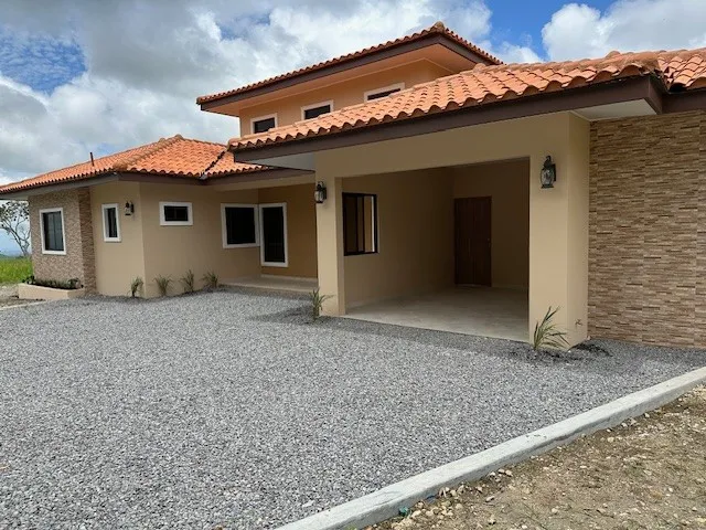 Hacienda-Style Home in Boquete Country Club – 180 m² Construction, Huge 1,704 m² Lot – Furnished