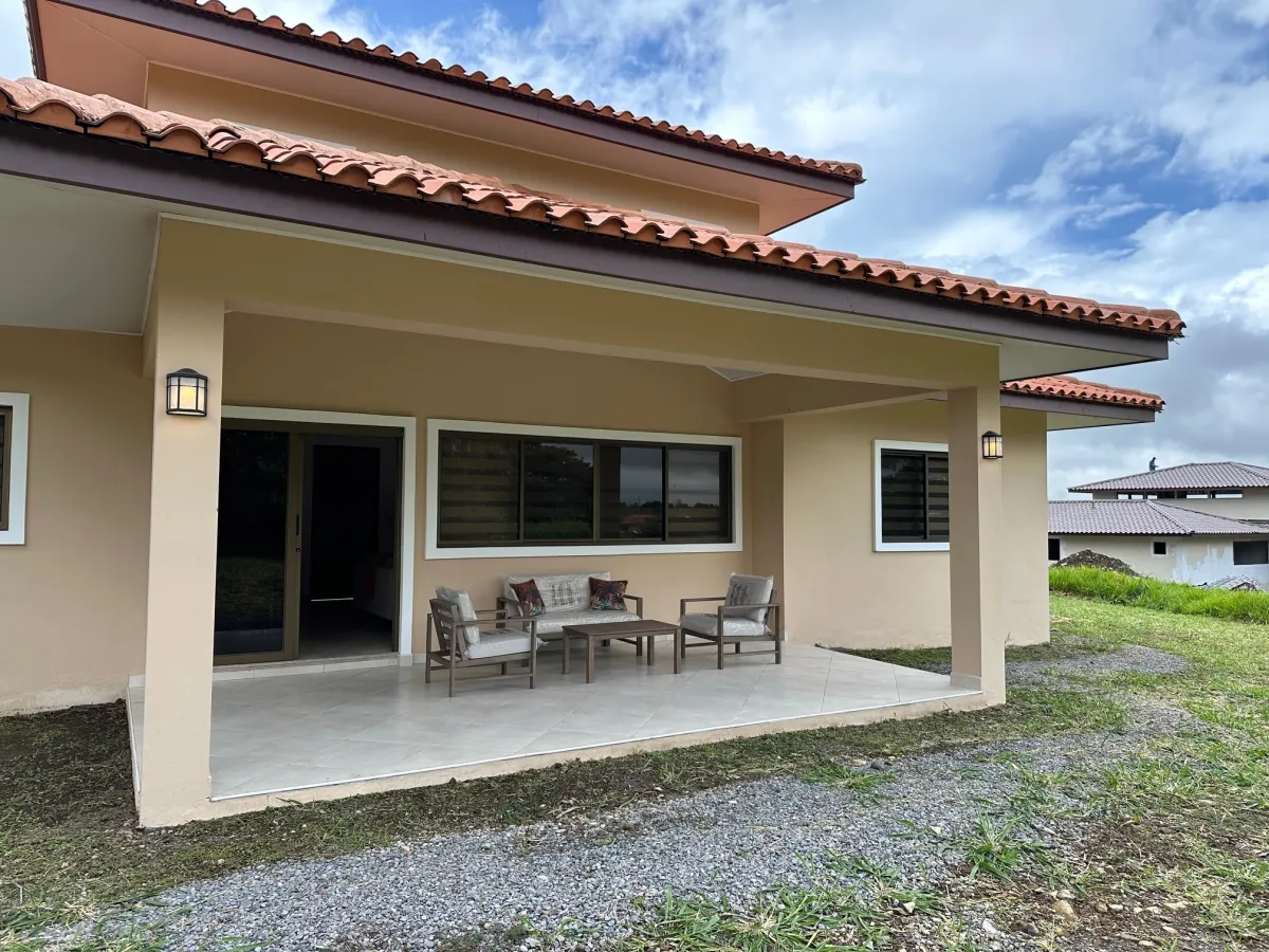 Hacienda-Style Home in Boquete Country Club – 180 m² Construction, Huge 1,704 m² Lot – Furnished