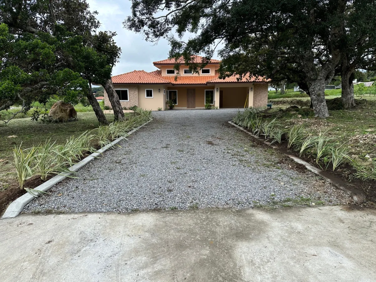Hacienda-Style Home in Boquete Country Club – 180 m² Construction, Huge 1,704 m² Lot – Furnished