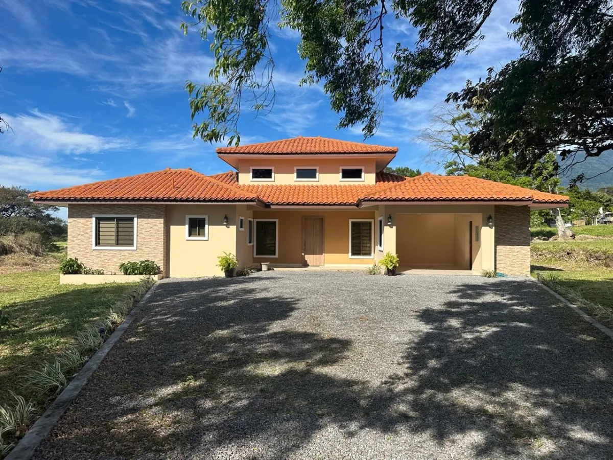 Hacienda-Style Home in Boquete Country Club – 180 m² Construction, Huge 1,704 m² Lot – Furnished
