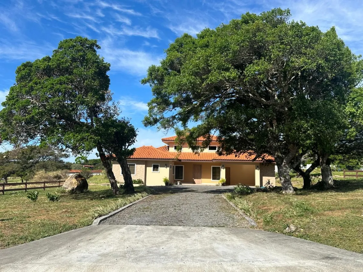 Hacienda-Style Home in Boquete Country Club – 180 m² Construction, Huge 1,704 m² Lot – Furnished