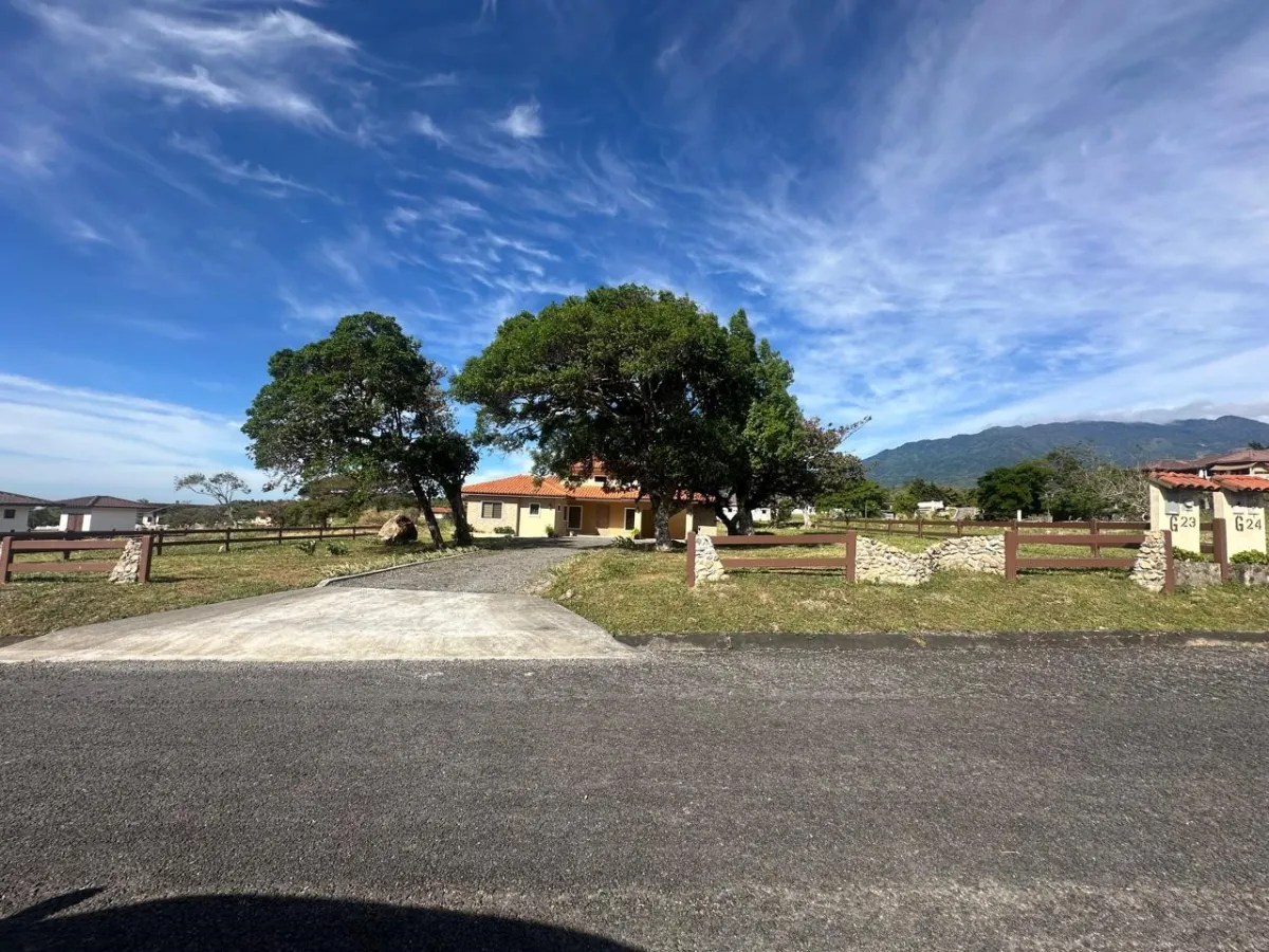 Hacienda-Style Home in Boquete Country Club – 180 m² Construction, Huge 1,704 m² Lot – Furnished