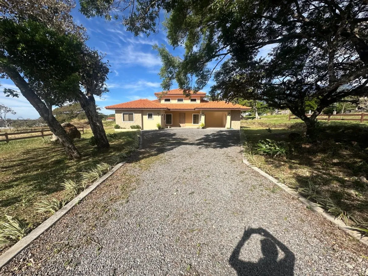 Hacienda-Style Home in Boquete Country Club – 180 m² Construction, Huge 1,704 m² Lot – Furnished