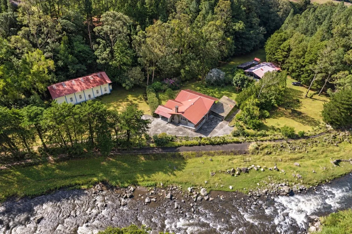 Finca frente al río Bambito en venta | Volcán Panamá