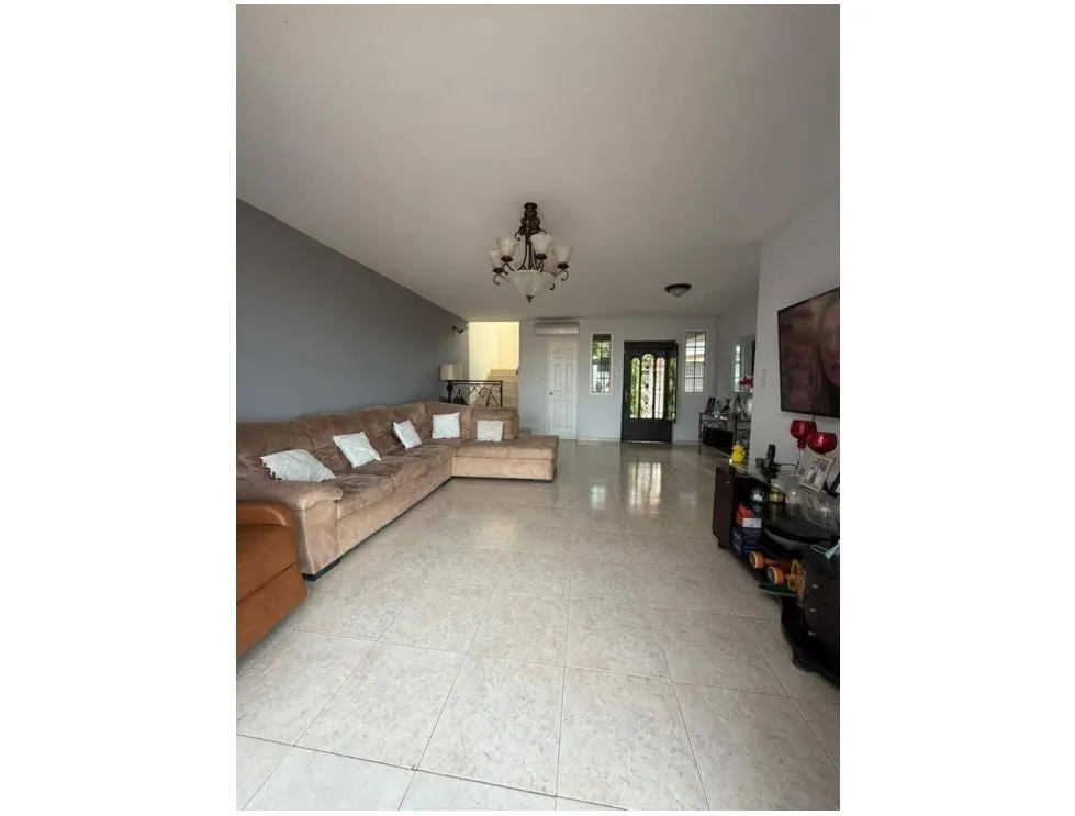 Alquiler de casa en Rivera Colonial, Brisas del Golf. MY