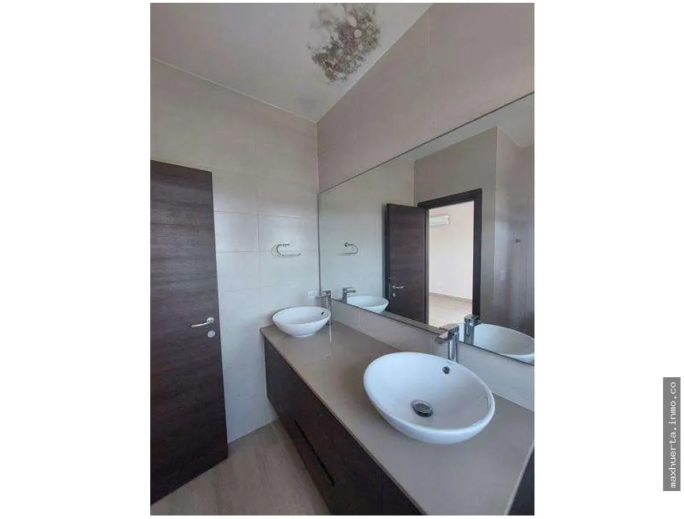Se vende hermosa casa en Costa Sur