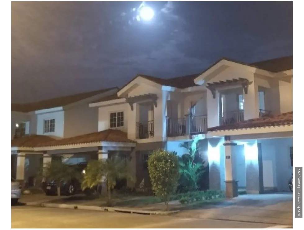 se vende hermosa casa en Versalles