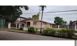 SE VENDE CASA EN ALTOS DE VACAMONTE