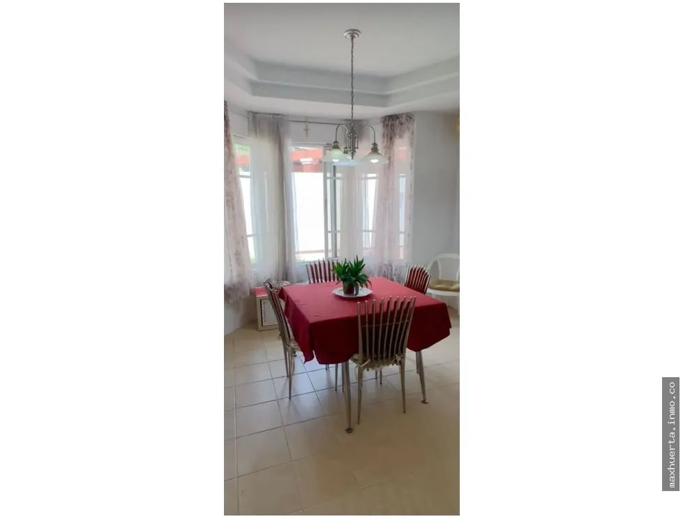 VENDO CASA EN PALMERAS - COSTA DEL ESTE