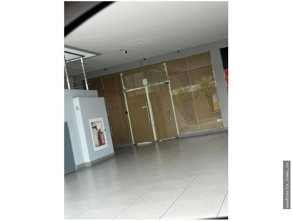 SE ALQUILA LOCAL PB EN CENTENNIAL PLAZA  condado del rey